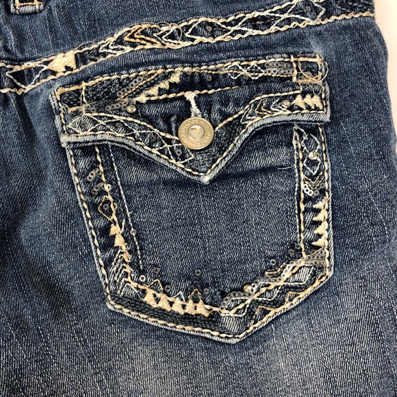 ♧ Maurices distressed shorts Size 3/4 - Picture 3 of 6